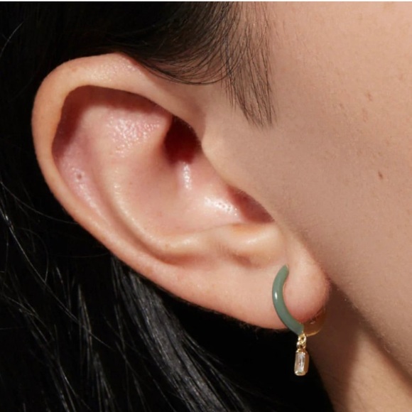 ISO DO NOT PURCHASE!! i used to have these earrings but i lost one of them :(( - Picture 1 of 3